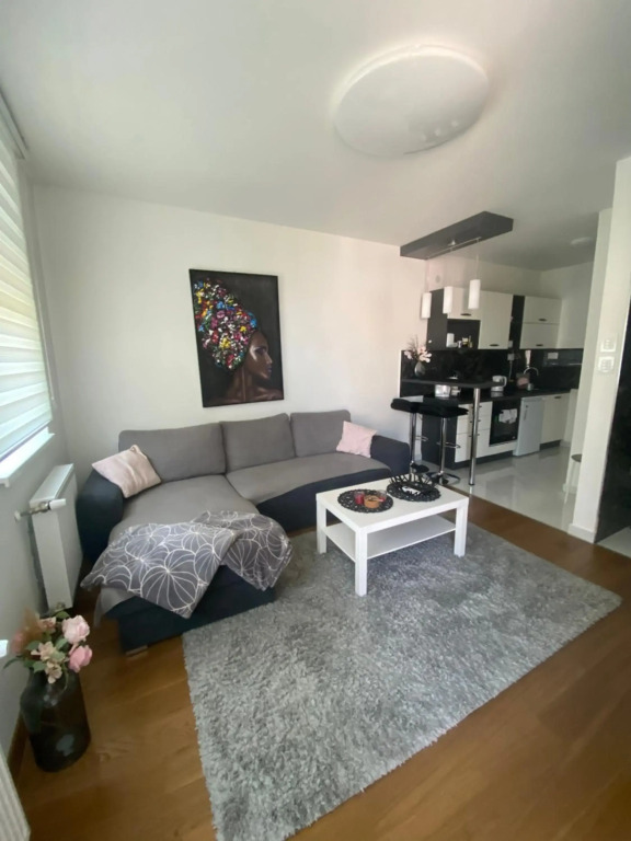 Apartment 212