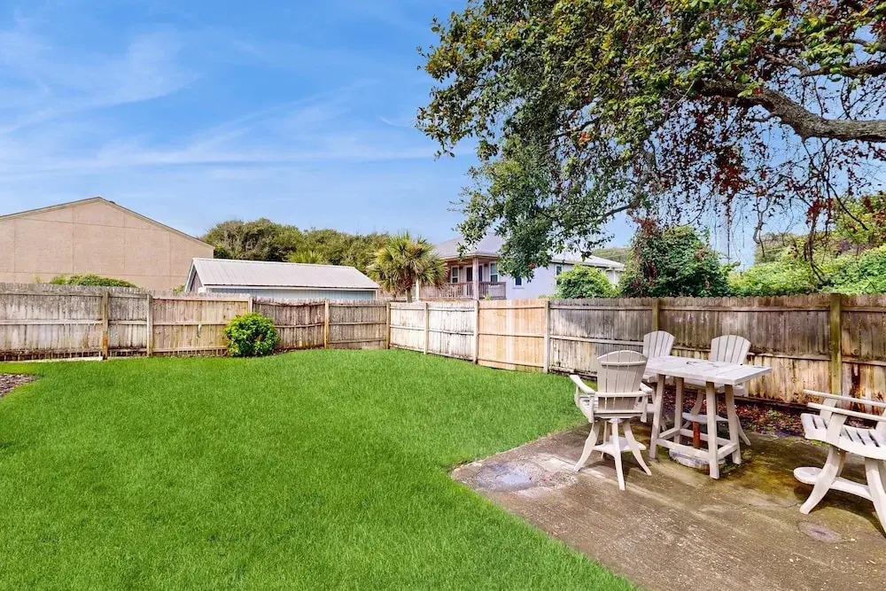 Sparkling Retreat Steps to Beach Fenced Backyard Snowbird Availability
