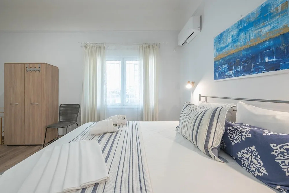 Cloudkeys Spacious Family Home in Thisio