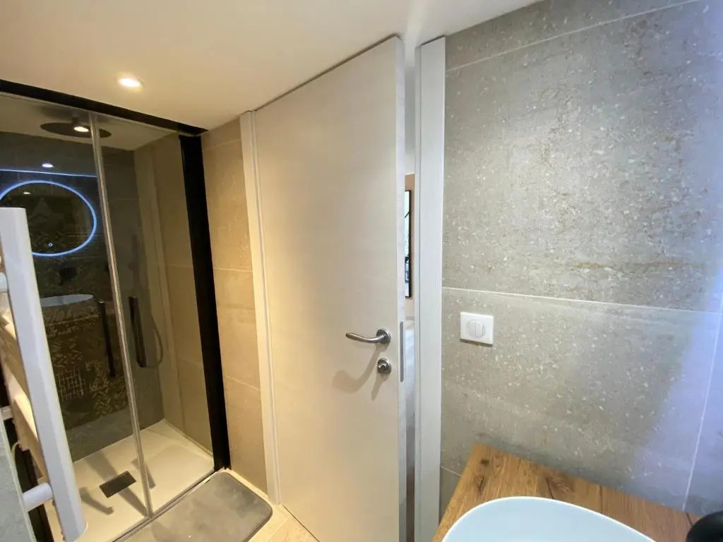 06A2 - Cœur du Vieux Nice bel appartement moderne rénové