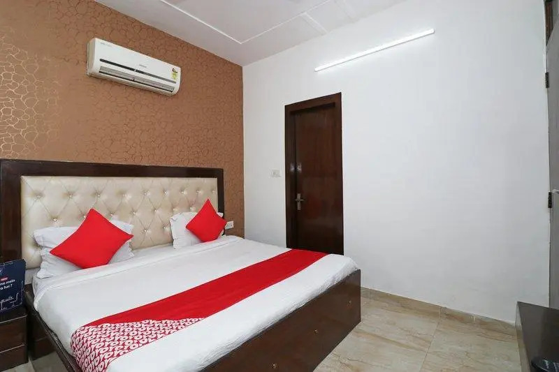 OYO 25075 Hotel Grace