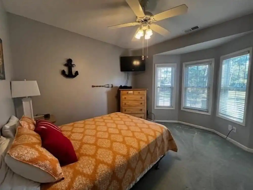 324 Lakeside 3 Bedroom Home by RedAwning