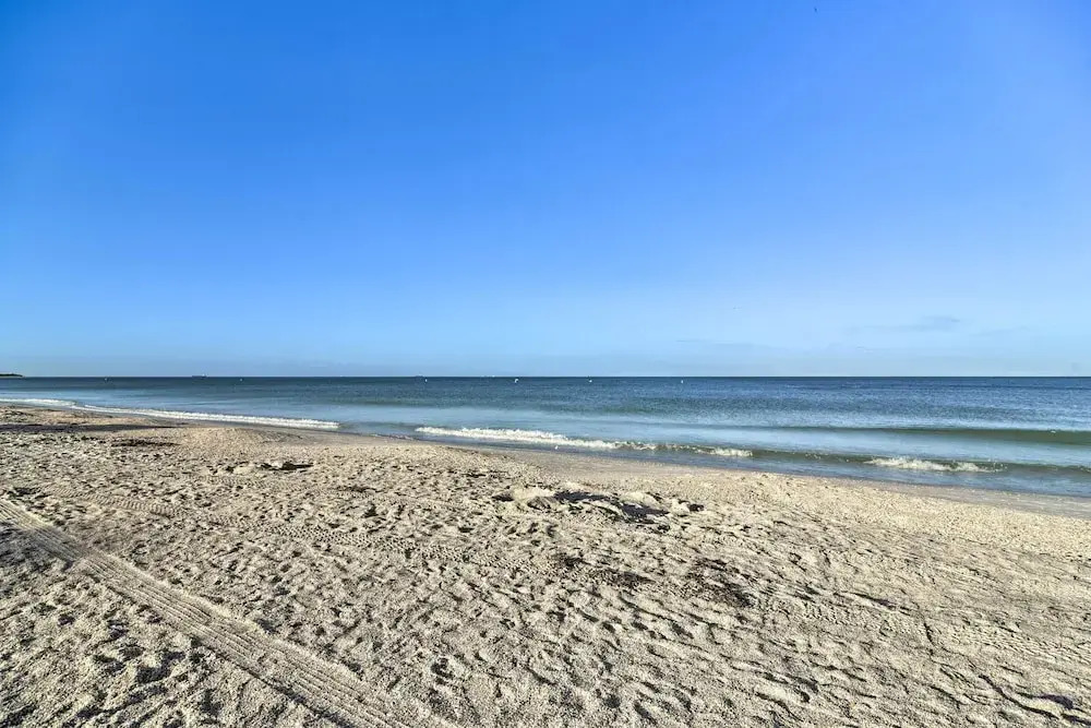 Idyllic Pass-a-grille Studio - Walk to the Beach!
