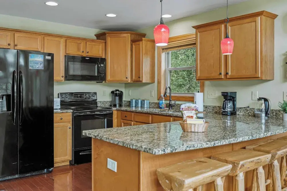 Sleeps 18 Lake Access, Game Room, Close to Skiing Otter Banks by Avantstay