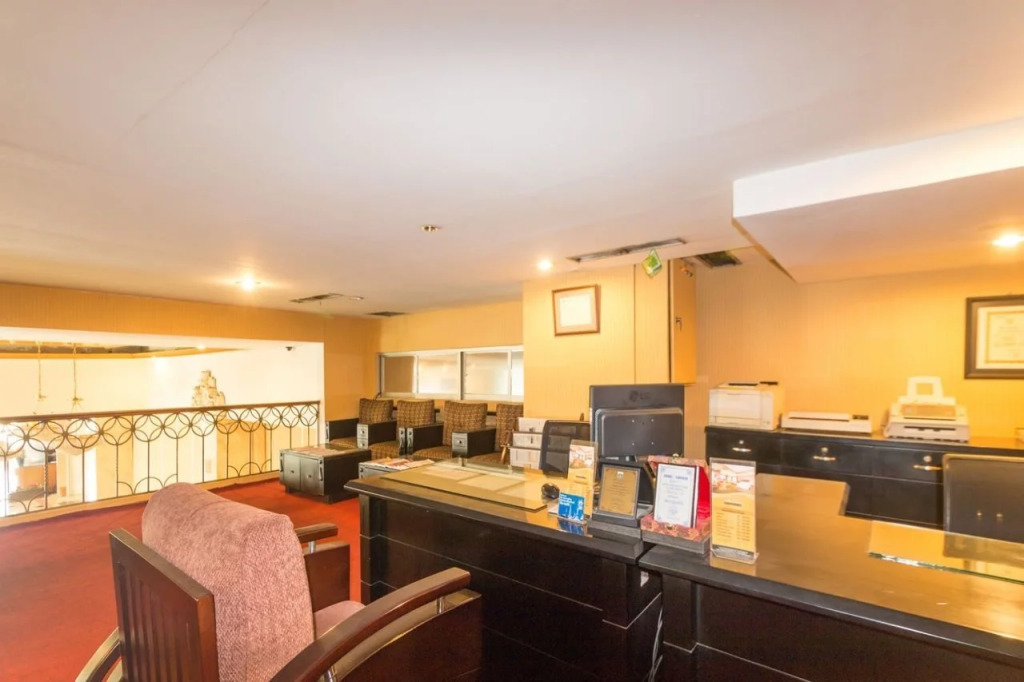 Twin Plaza Hotel