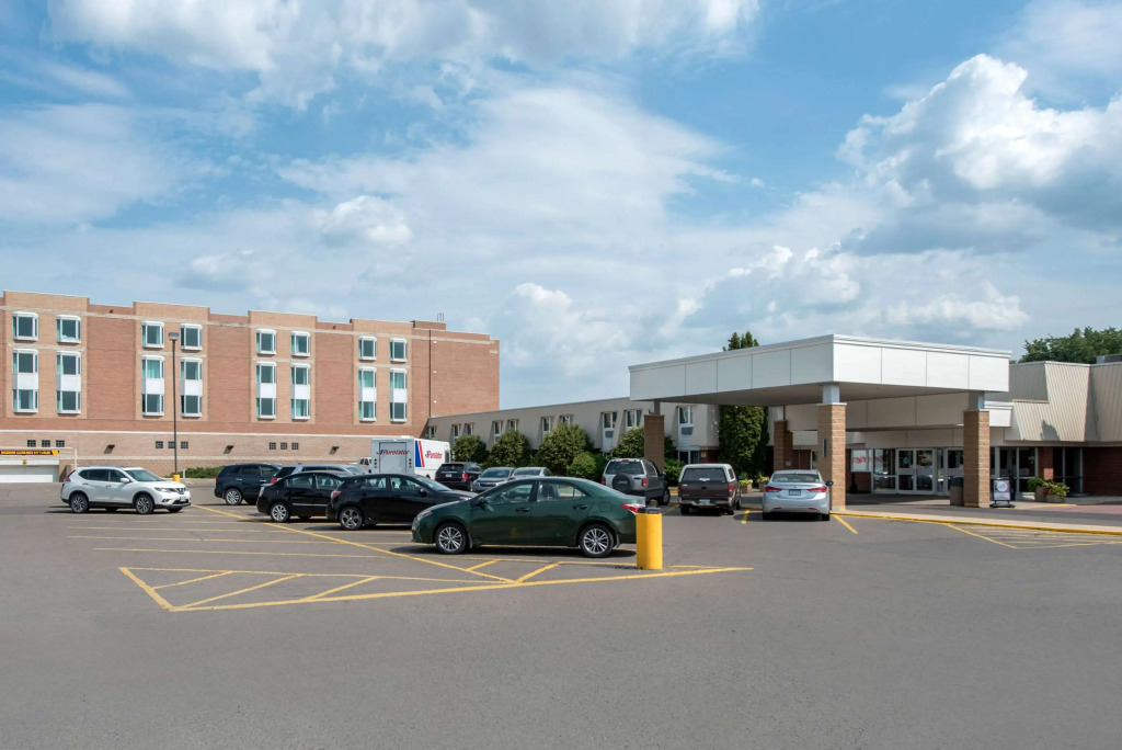 Clarion Hotel & Suites