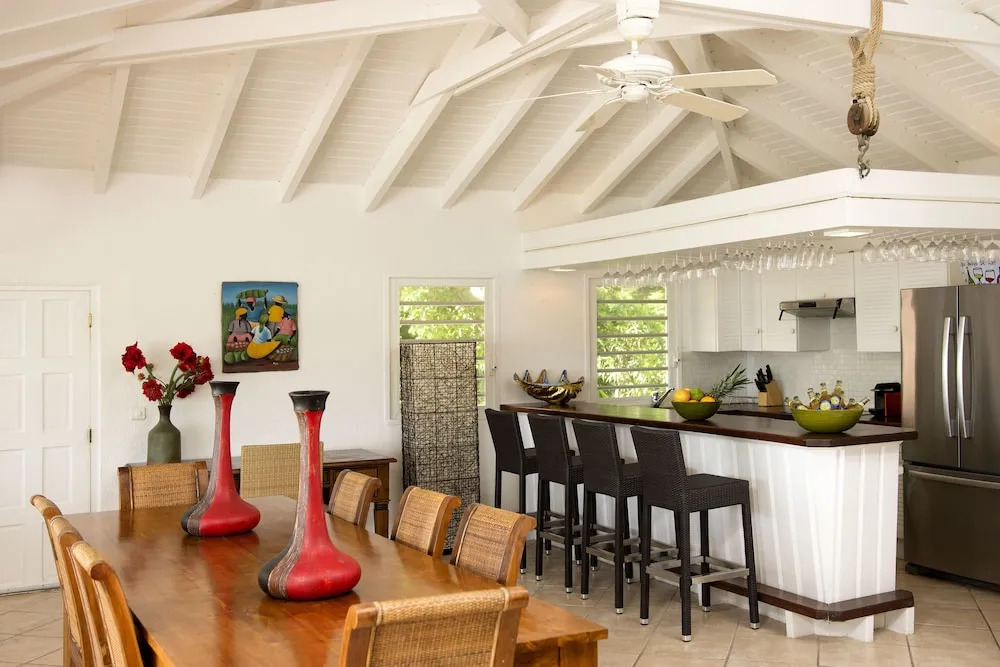 Villa Coralita 4 Br villa by RedAwning