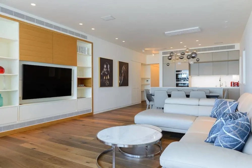 Luxury 2BR on the water by HolyGuest