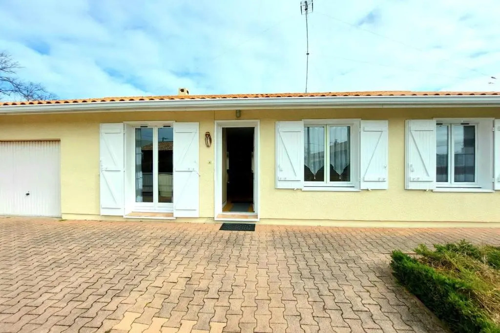 Spacious House With Garden Near The Beach