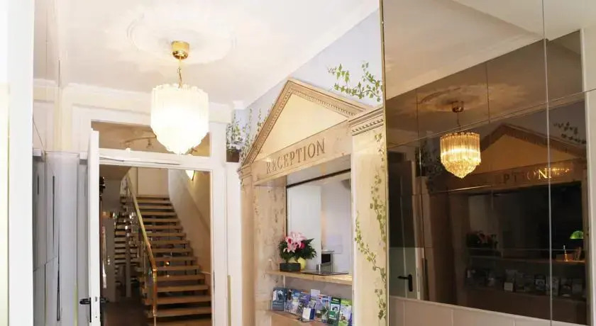 Hotel Atlantic - Kopf aus, Herz an