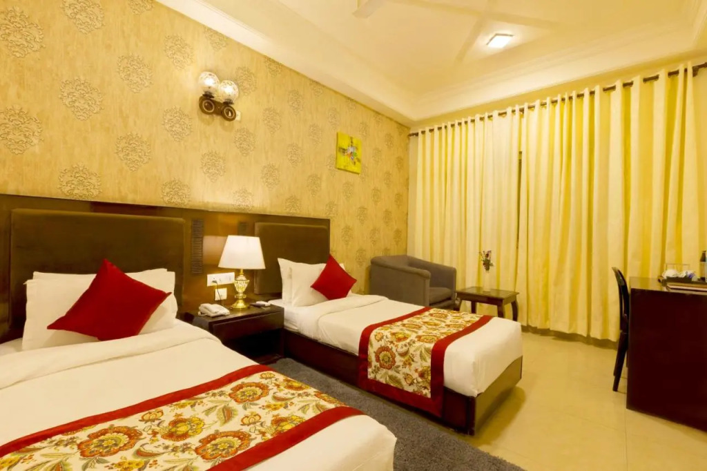 Hotel WHITE & BLUE Delhi Airport