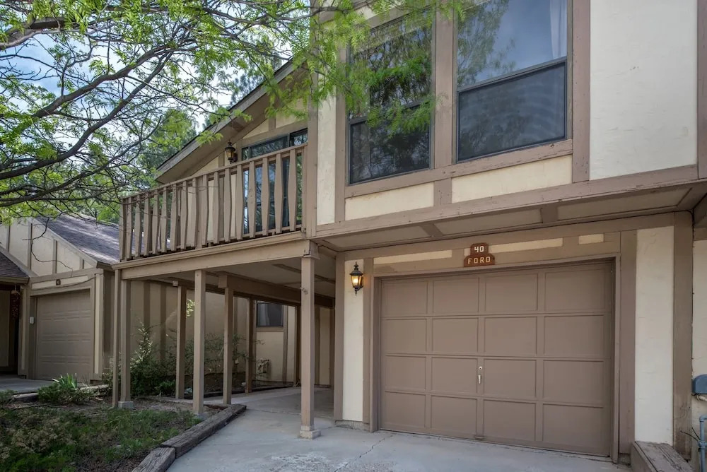 40 Innsbrook - Three Bedroom Townhome
