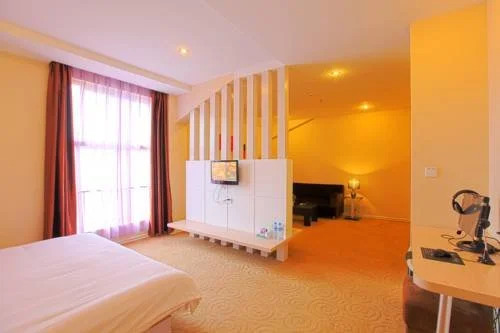 Yijia Business Hotel (Wuhan Optics Valley Plaza Yangjiawan Subway Station Branch)