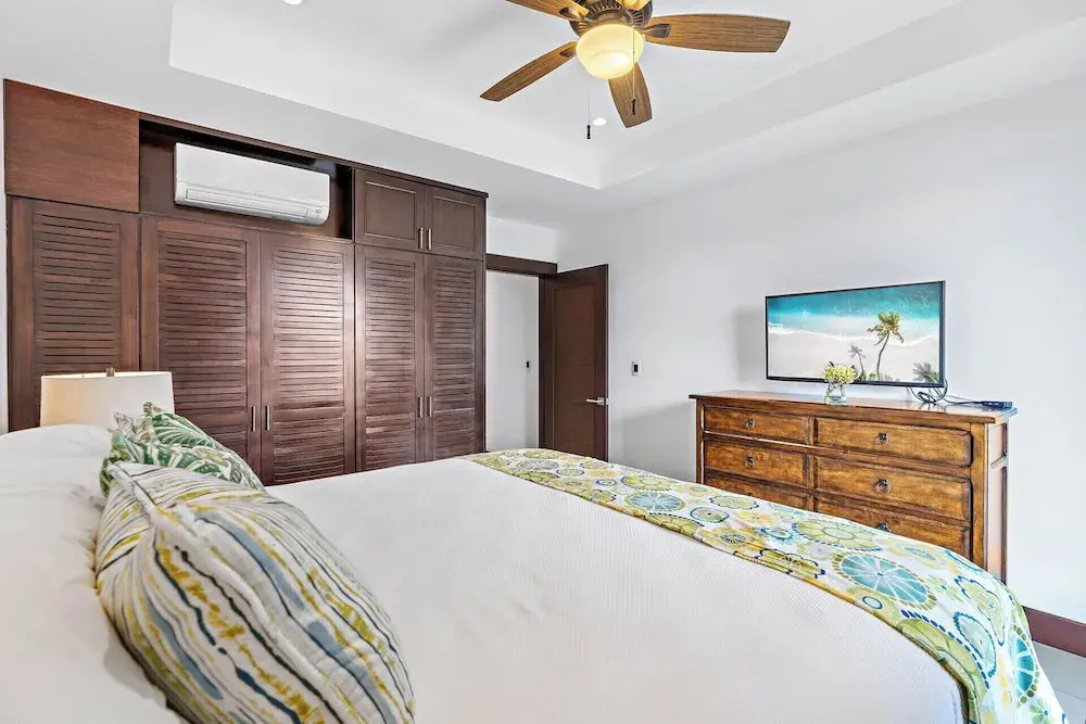 Luxury Condo with Panoramic Ocean Views, Sparkling Infinity Pool, and Modern Open-Concept Design