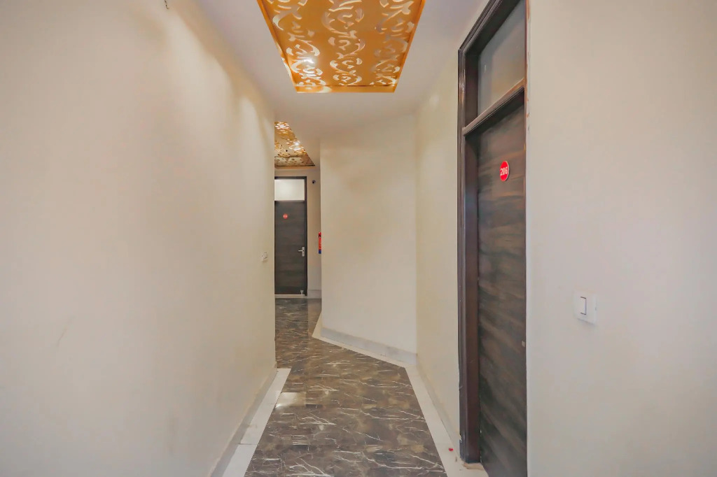 Collection O 81600 Ashoka Residency