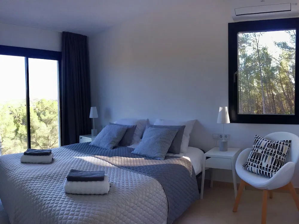 Luxurious house with private pool and fantastic view for 6 people in Olivella