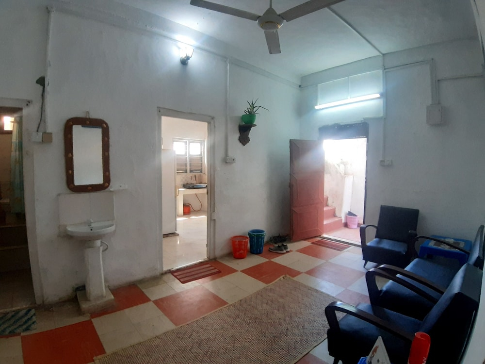 Mamdali Hostel and Apartment