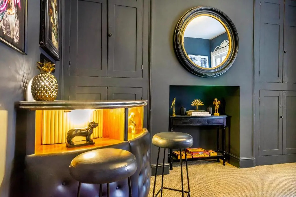 42 is the Answer- Stunning York townhouse appearing on TV Holiday Home Show