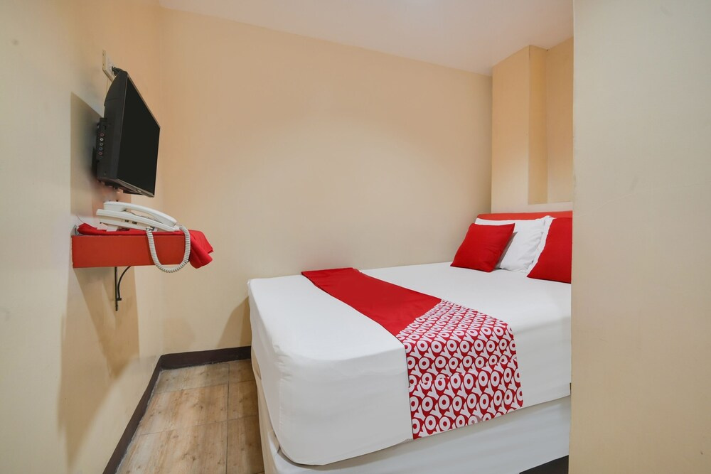 OYO 912 Fb Suites