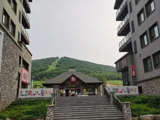 Xueren Nuandeng Apartment
