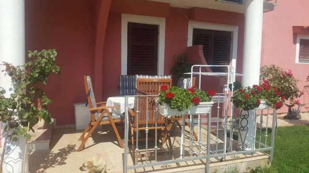 Simple Apartment a3 for 5 Guests in Vrvari, Close to the Beach