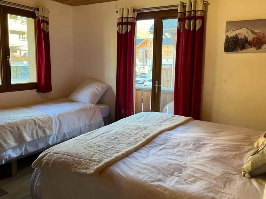 Spacious 16-person chalet with five bedrooms in Les Deux Alpes