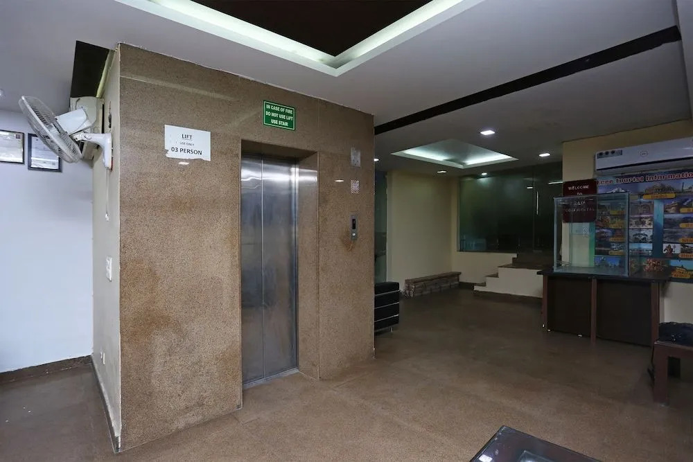Oyo 15096 Hotel Daya Continental