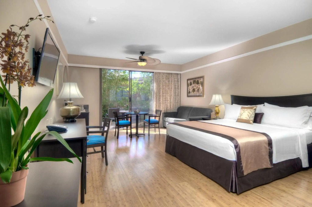 Dinahs Garden Hotel