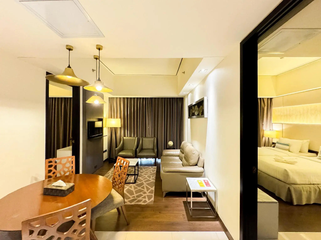 Home Crest Hotel