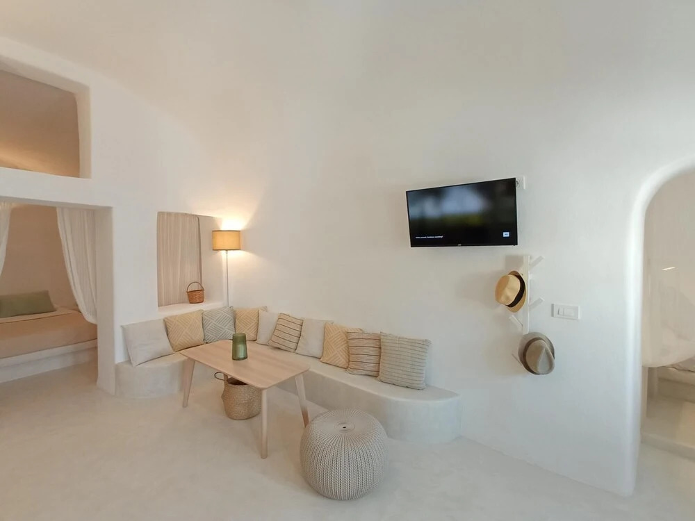 Sisyphus House in Santorini