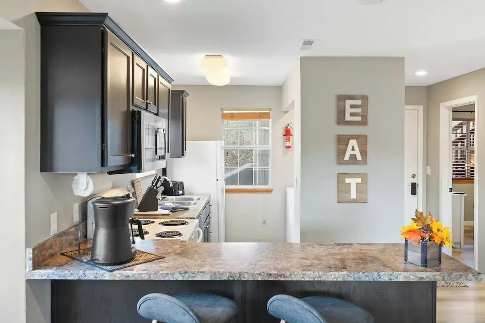 Silver Lake Hideaway Chic 2 Bdr, Dog Friendly!