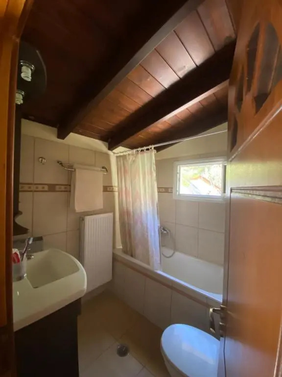 Manos’ Traditional Maisonette