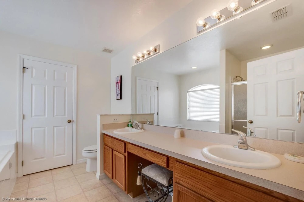 Villa Overlooking Pond at Golf Community 1108mc