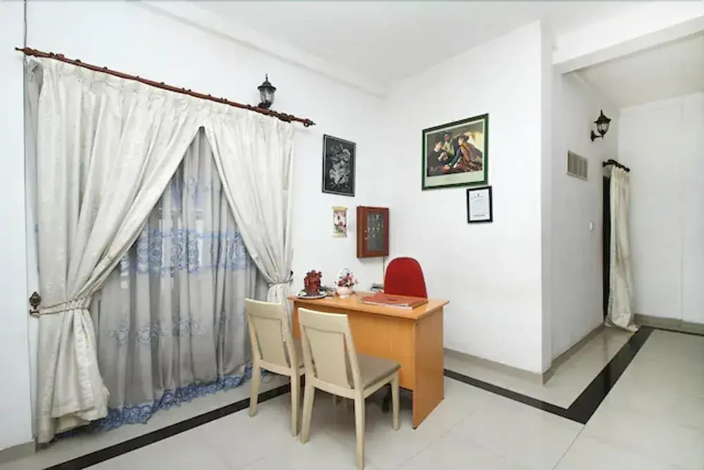 Hotel Damas Kadawatha by OYO Rooms