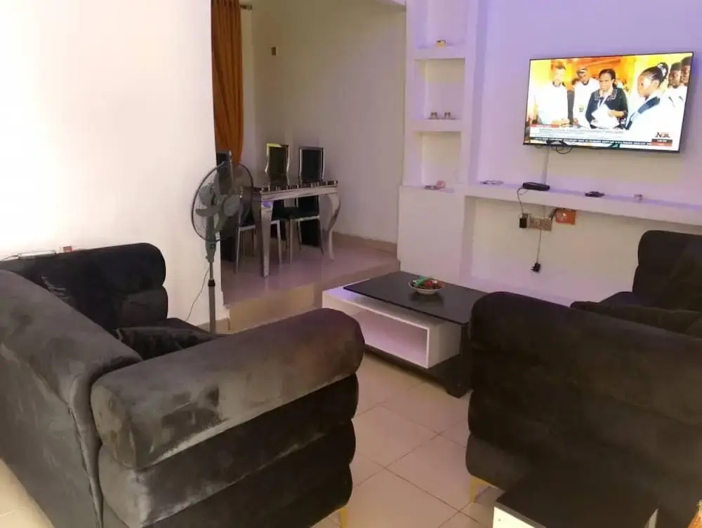 Apartment Sleeps 4 With Free Parking