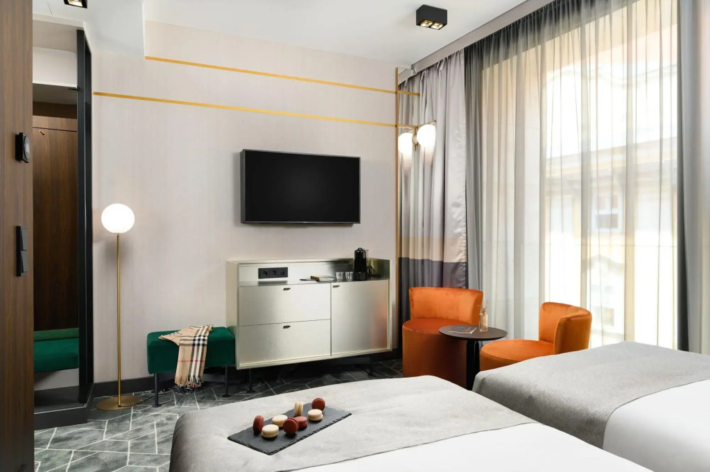 Emerald Hotel by Continental Group