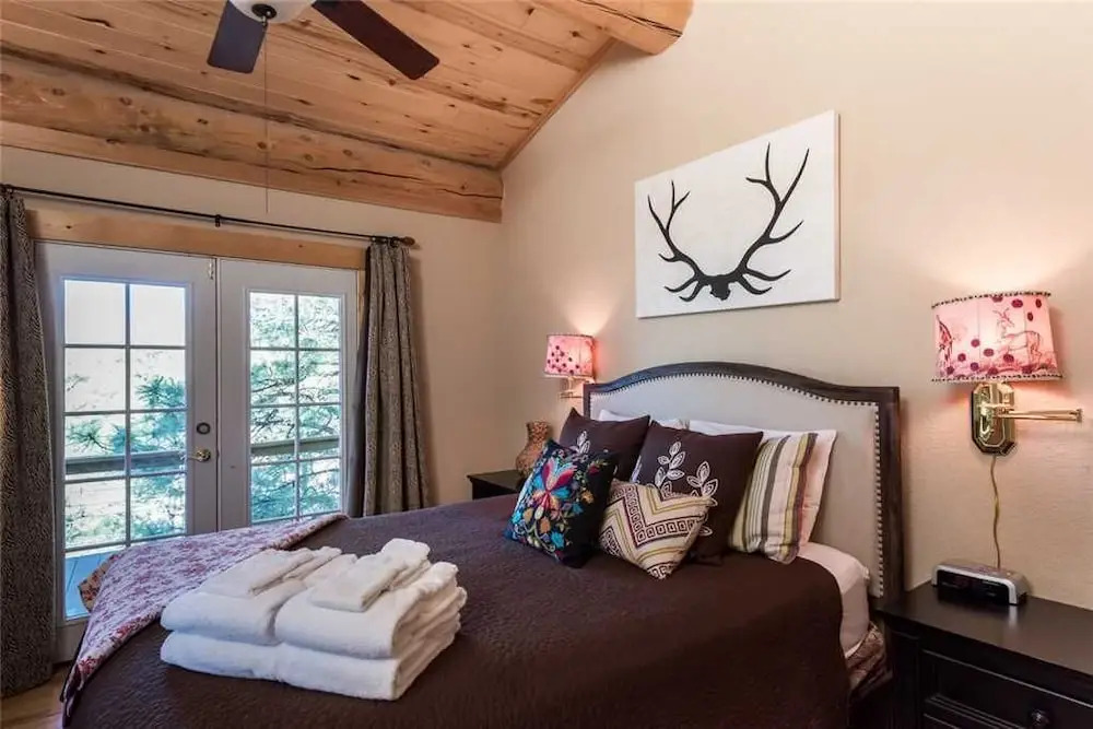 Mountain Valley View - Three Bedroom Cabin with Hot Tub