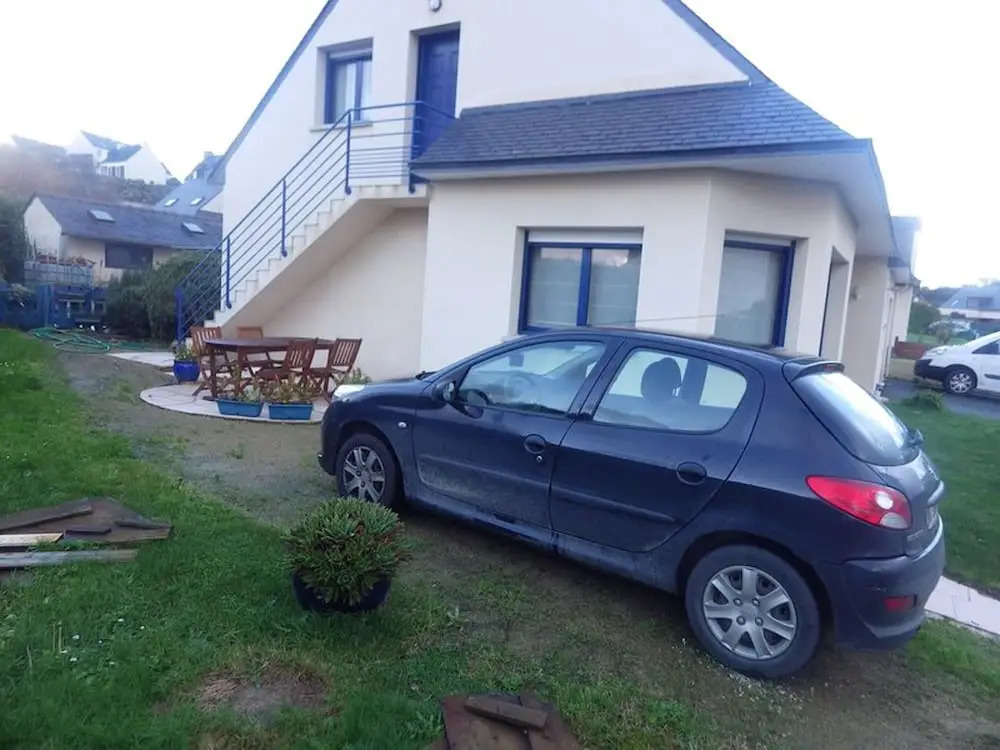 Apartment With 2 Bedrooms in Saint-pol-de-léon, With Wonderful sea View, Enclosed Garden and Wifi