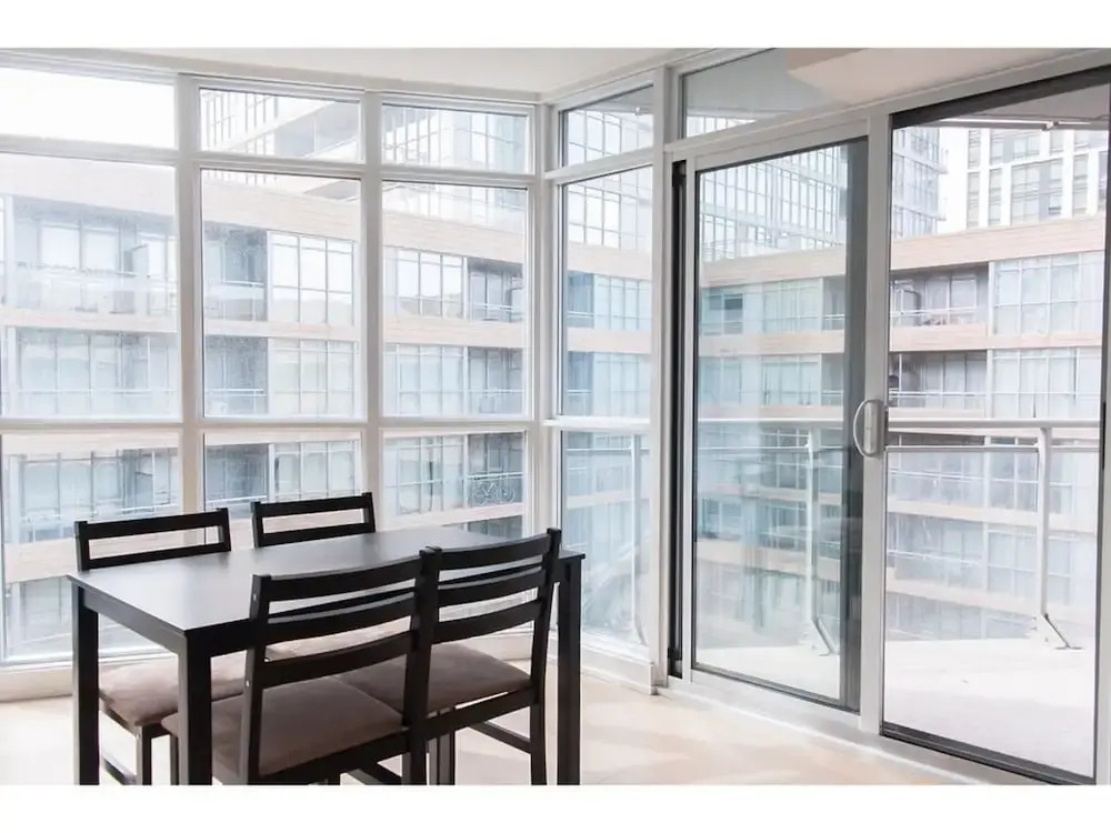 N2N Suites - Downtown Lake & City View offered by Short Term Stays