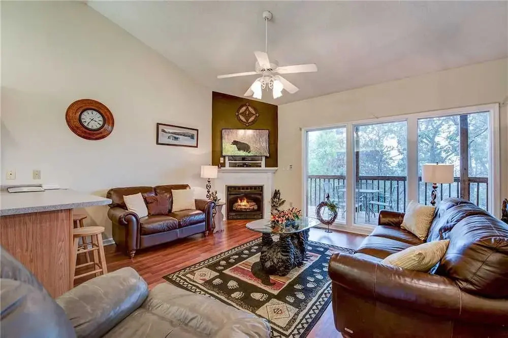 Twin View 2 Bedroom Mountain View Home with Hot Tub