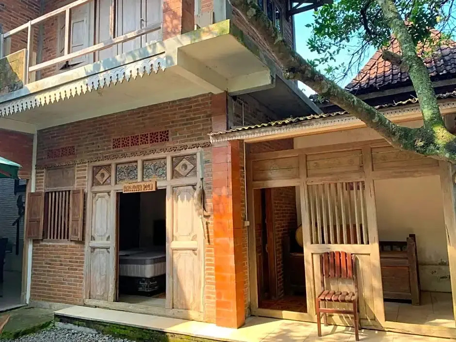 Bu Condro Homestay by Luxury Degree