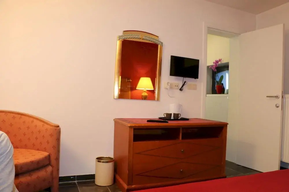 Le Central Hotel