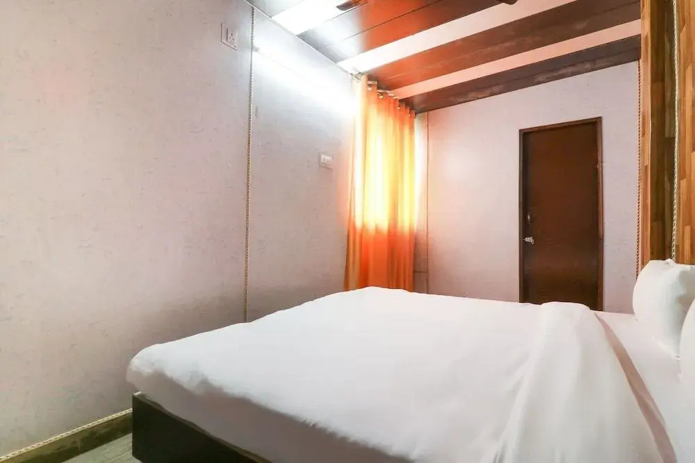 Spot On 60106 Taj Tourist Home