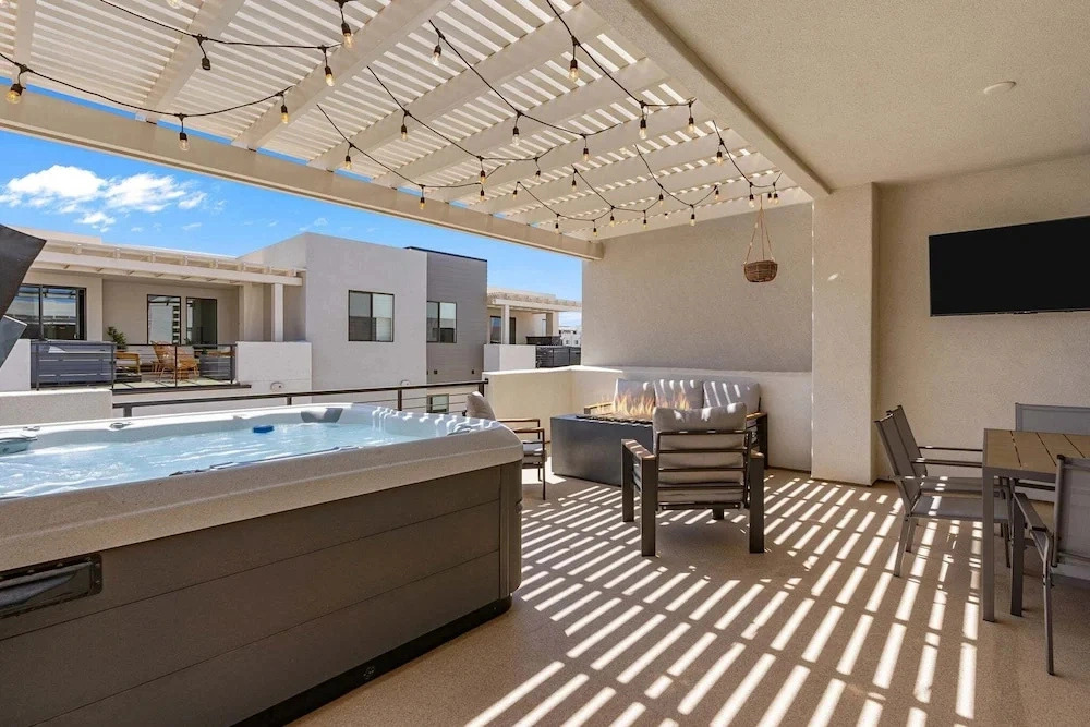 Vacation Mode 5 Bedroom Townhouse