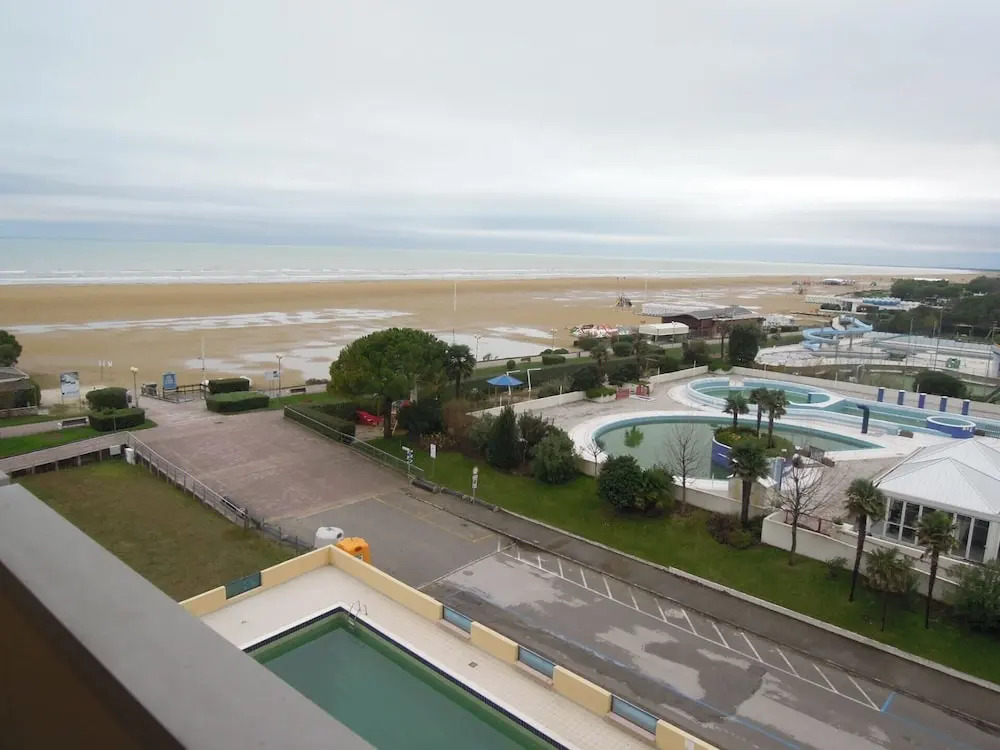 Welcoming Seaside Flat Ideal for 5 Guests