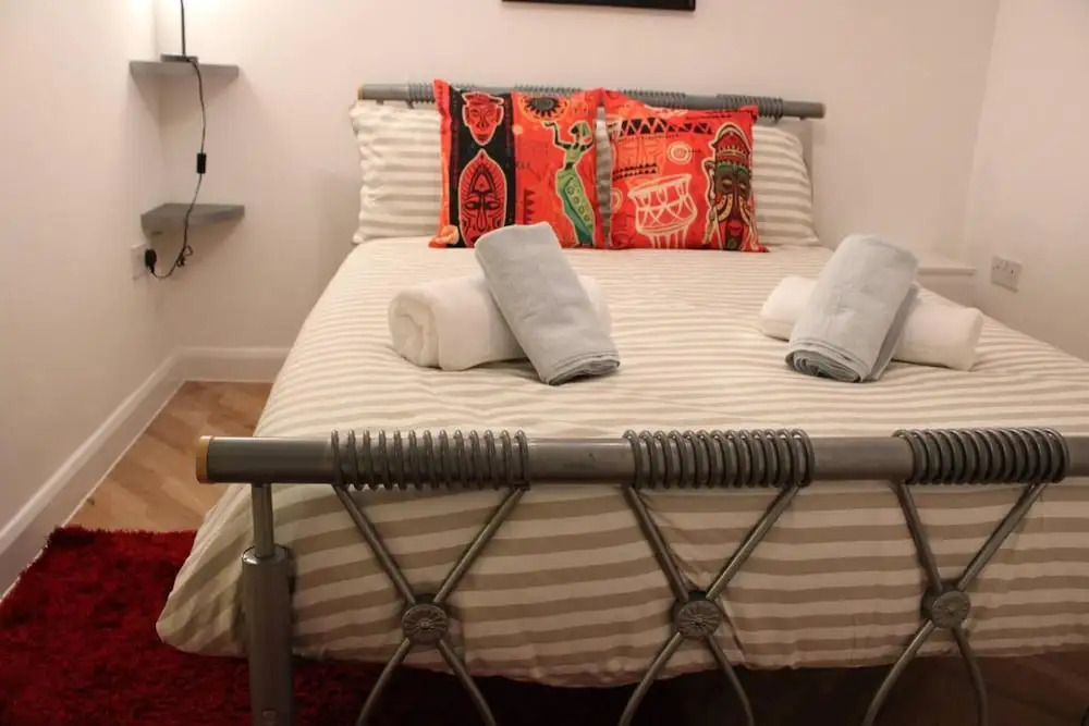 Apartment - Sleeps 2 - Parking - Station Close