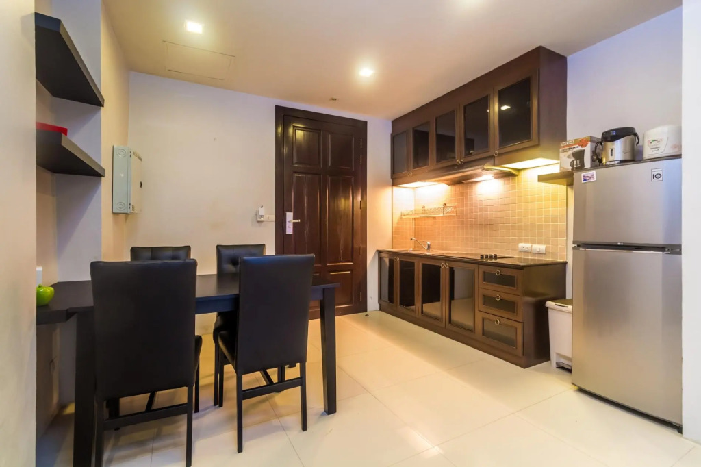 HLC501 - Patong apartment  for 4, market and beach