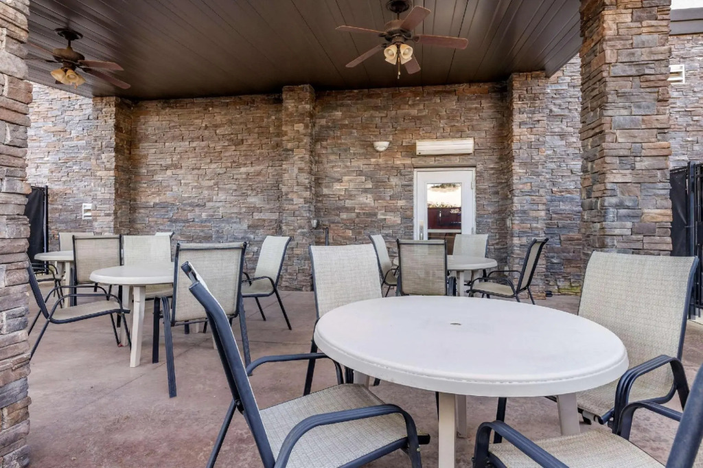 Simmons Suites