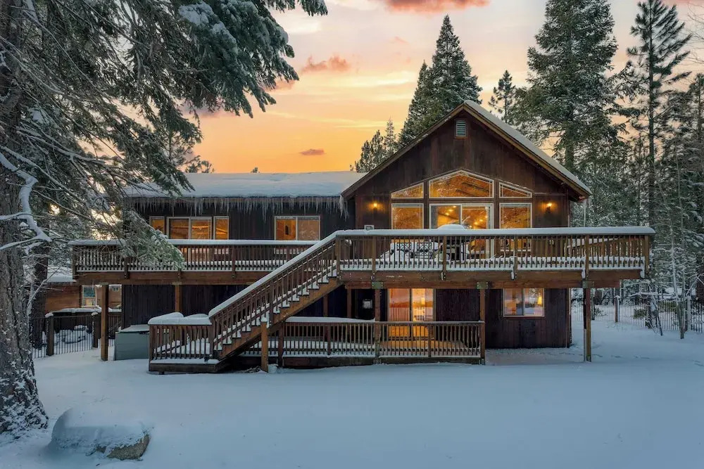 Cherry Hills Spacious Tahoe Cabin With Deck Fireplace Open Interiors