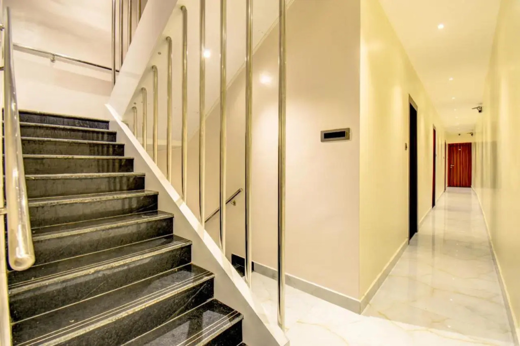 Hotel Majestic Crest